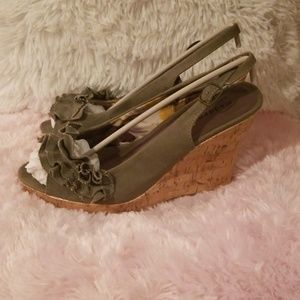 SOLD Army green wedge